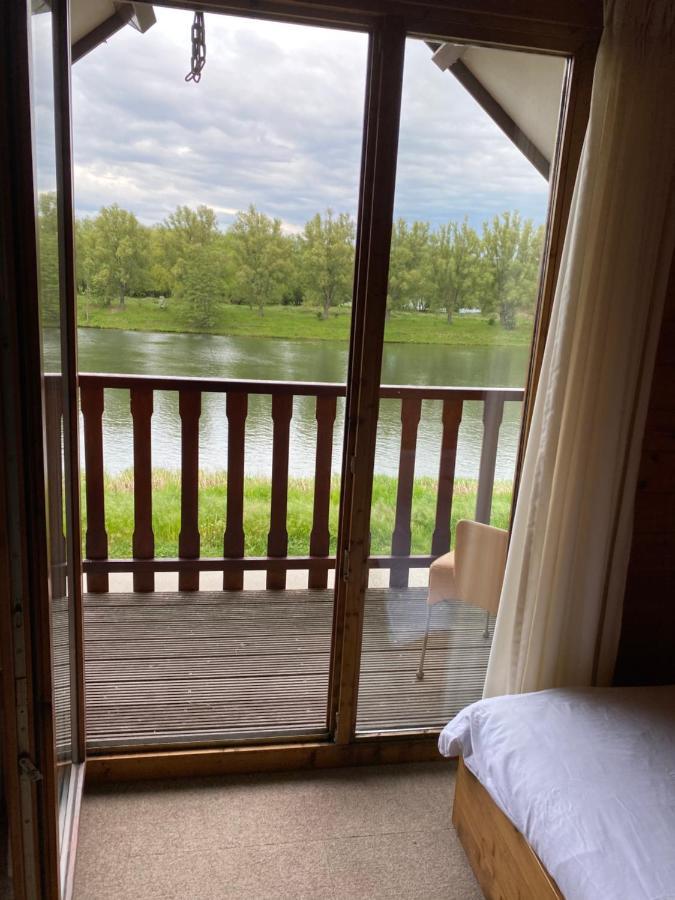 Chalet La Meuse Villa Maaseik Luaran gambar