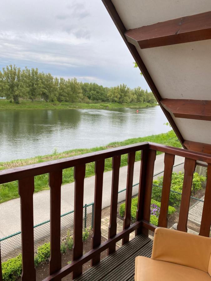 Chalet La Meuse Villa Maaseik Luaran gambar