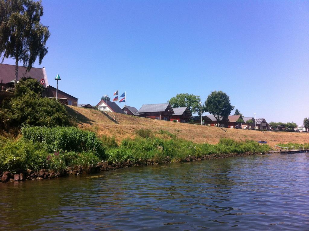 Chalet La Meuse Villa Maaseik Bilik gambar