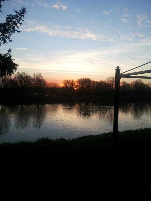 Chalet La Meuse Villa Maaseik Bilik gambar